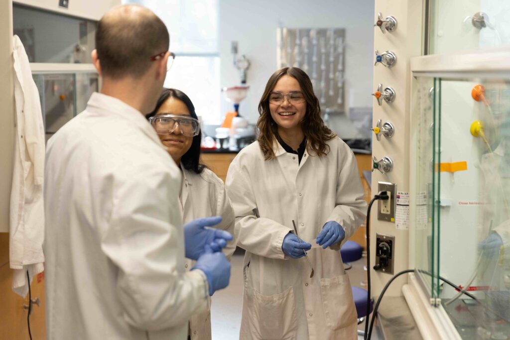 Dr. Seann Mulcahy in lab with students.